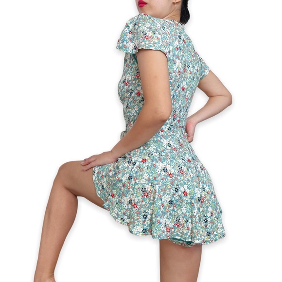 Skylar + Madison Floral Romper Size S - Picture 2 of 16